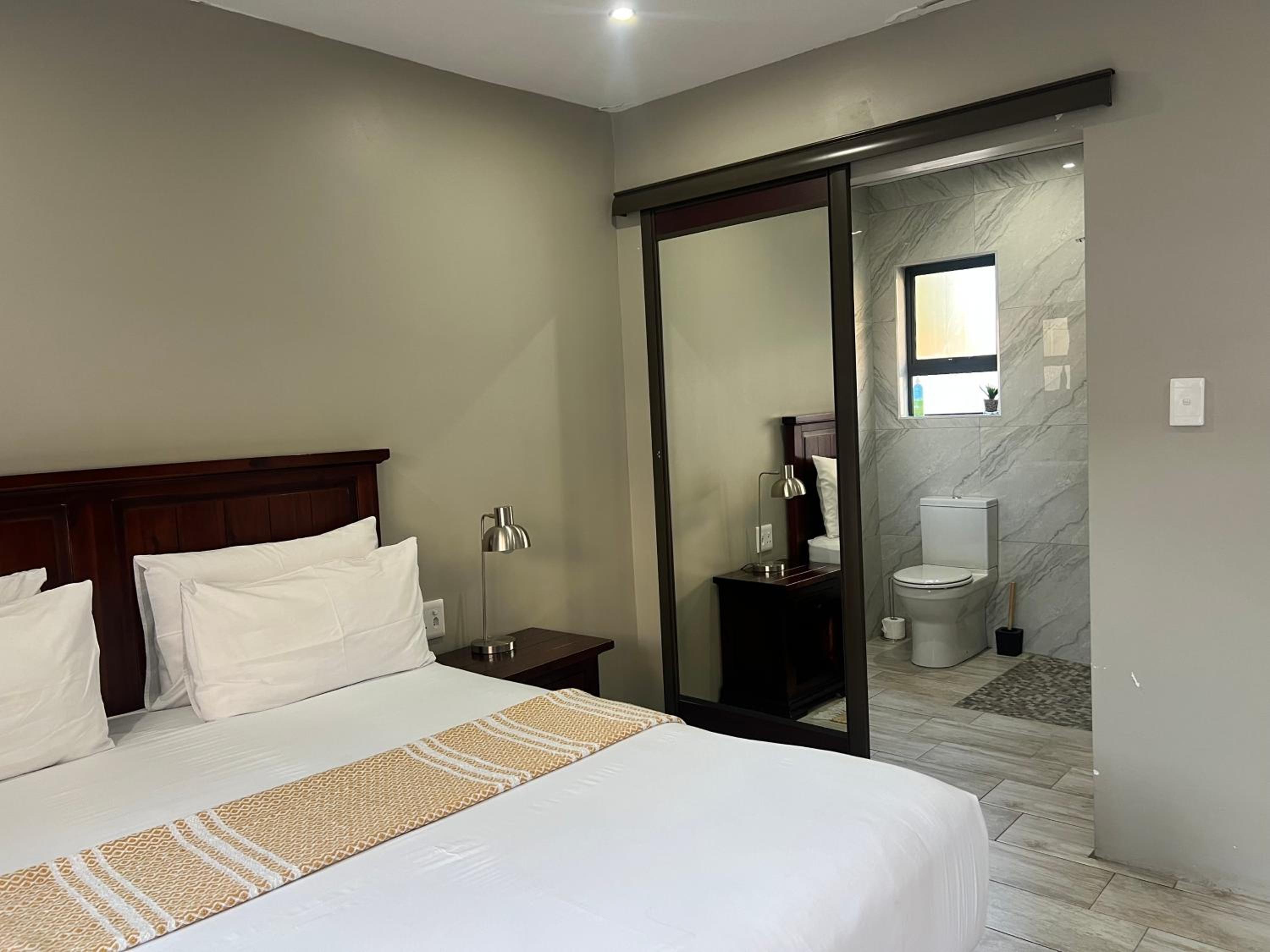 Rivonia Guest House 4/16
