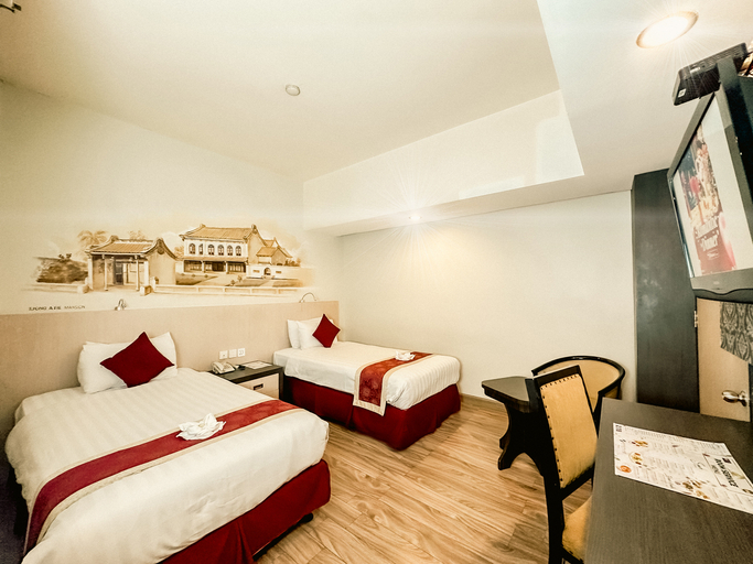 Standard, Twin Beds, No Window