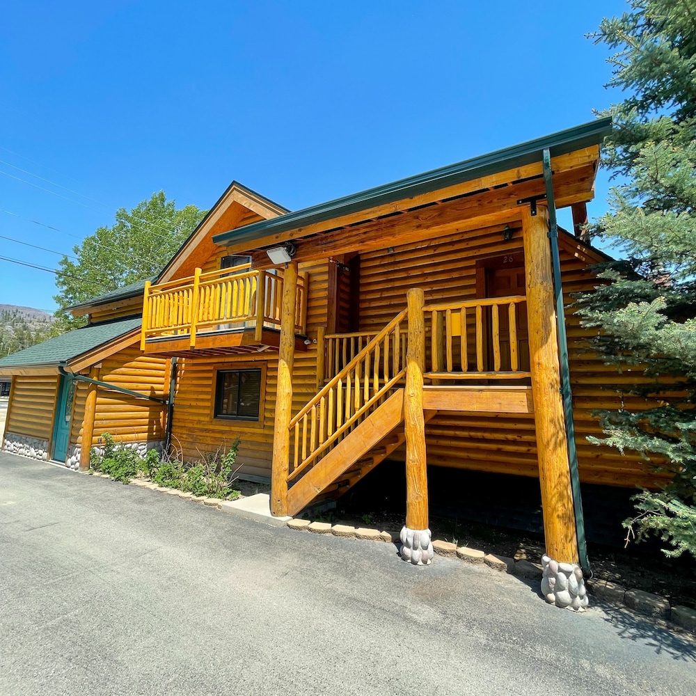 Spirit Lake Lodge and Snowmobile Rentals 6/63