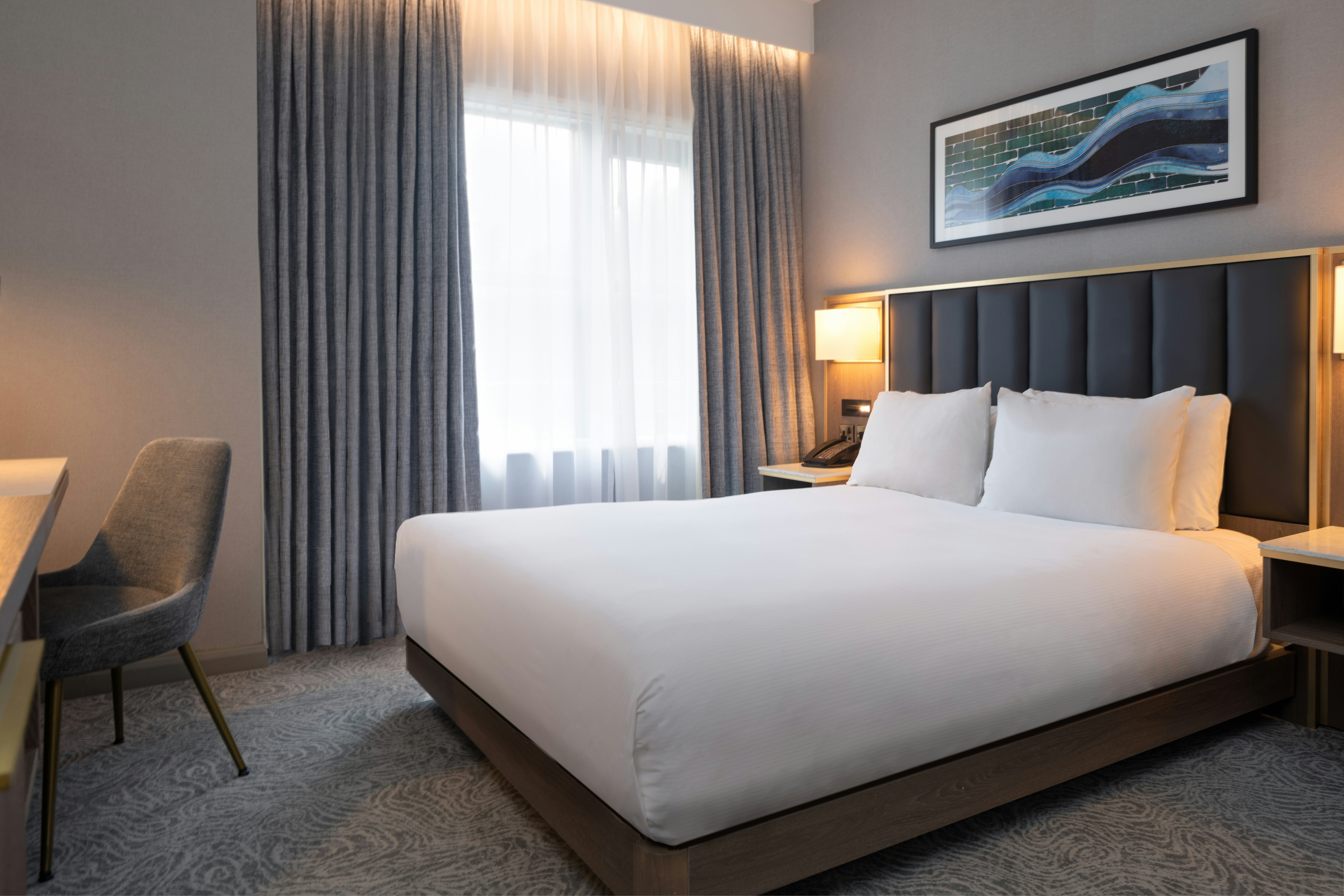 SUPERIOR, QUEEN BED