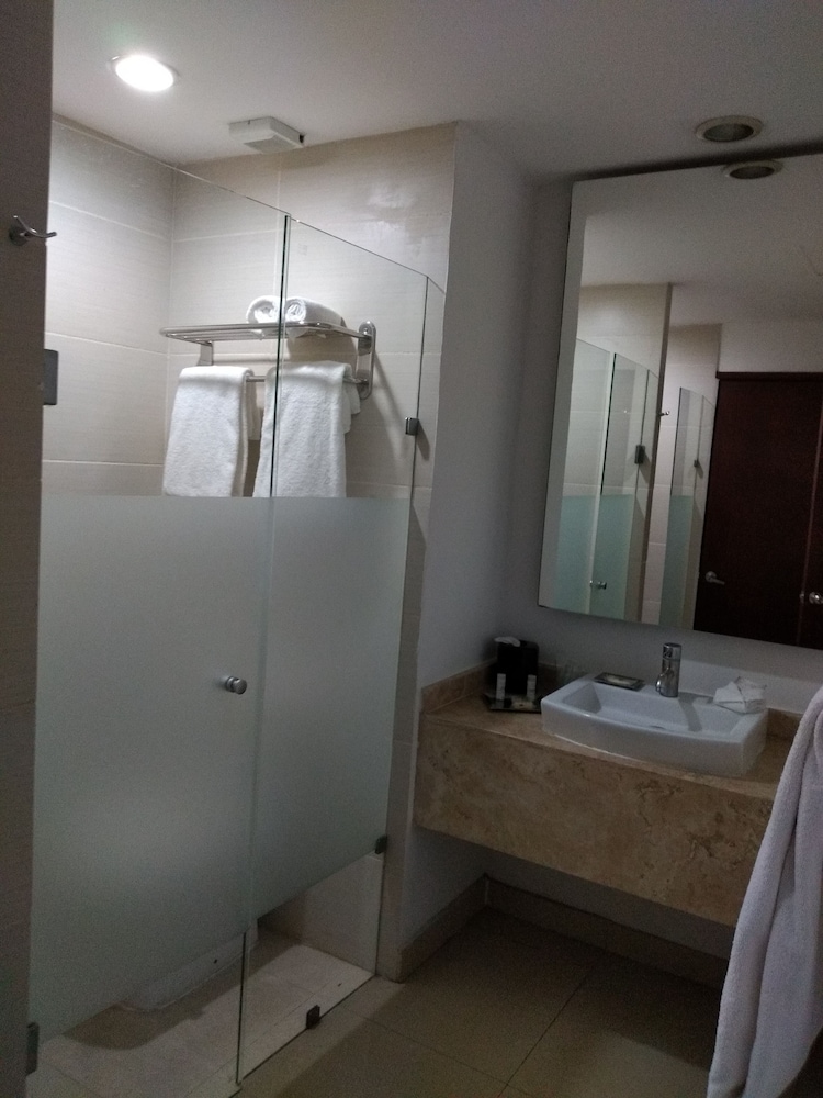 HS HOTSSON Hotel Smart Leon Centro Max (ex Wyndham Garden Leon Centro Max) 44/48