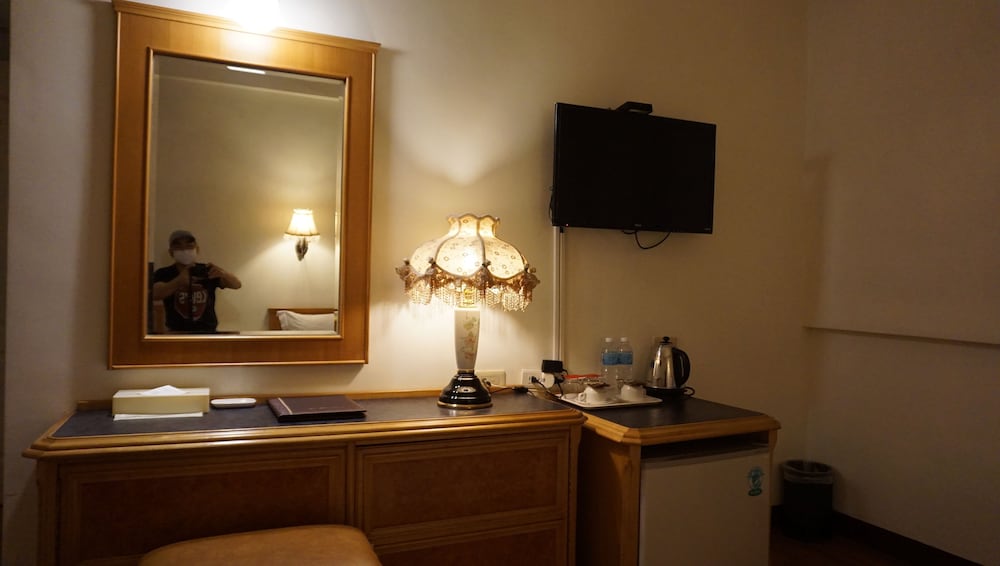 Riverside Hotel 35/50