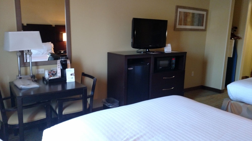 Holiday Inn Express Hotel And Suites Perry 16/48