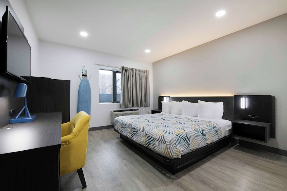 STANDARD, KING BED