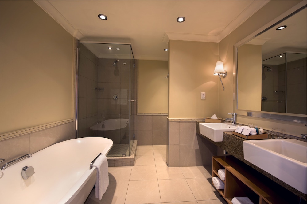 Sun City Hotel 50/50