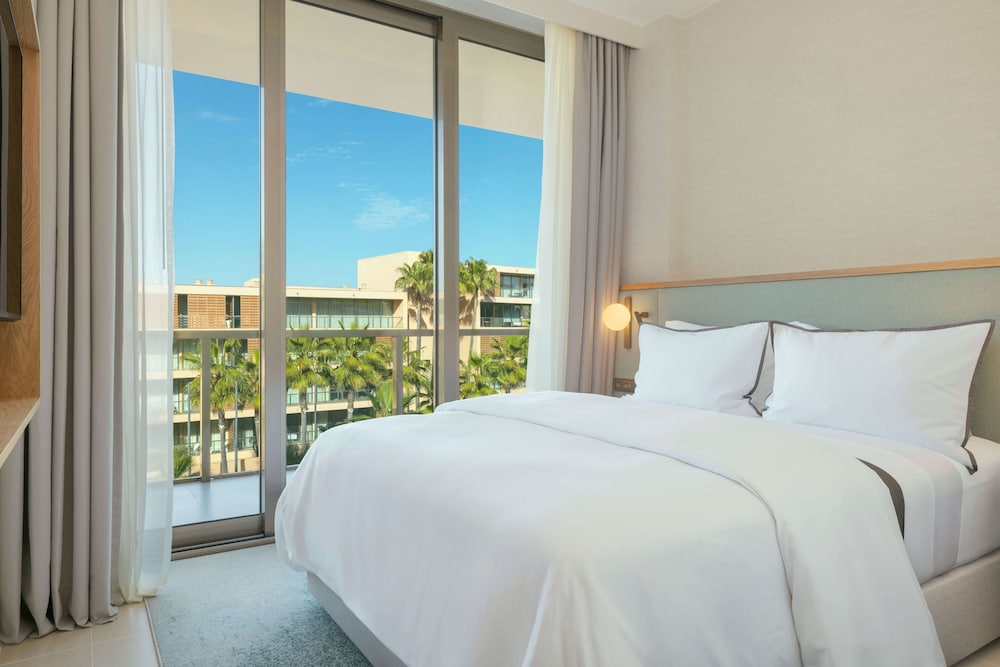3 Bedrooms, Suite, 3 Double Beds, Urban View, Balcony