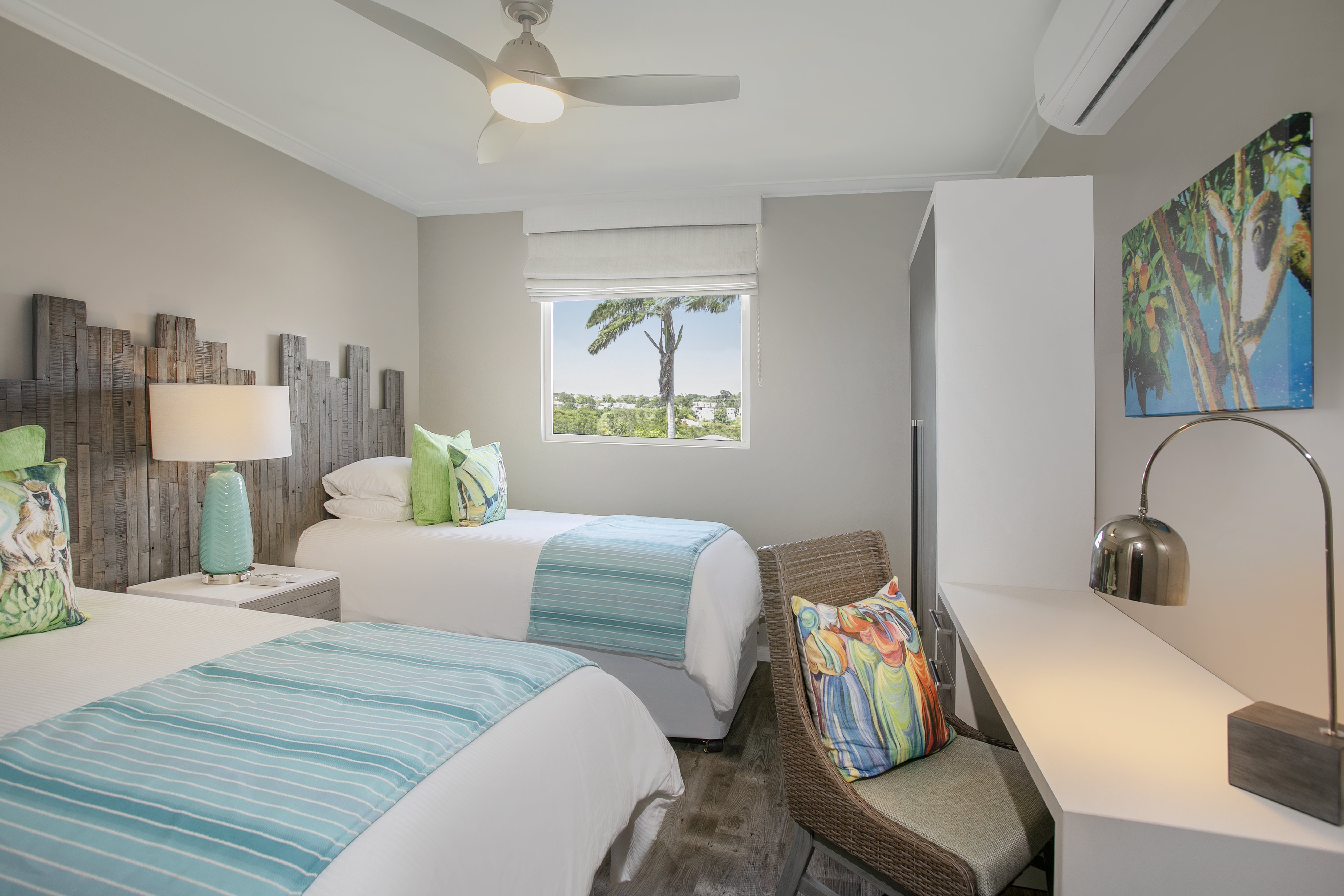 Sea Breeze Beach House 17/72
