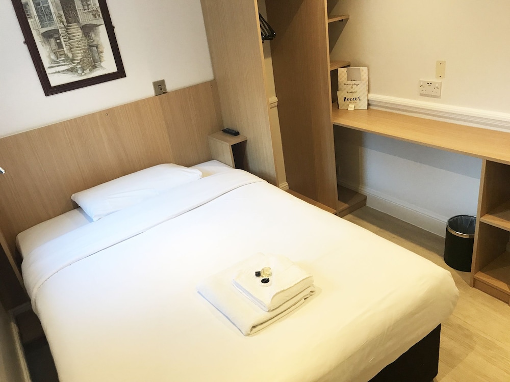 Gidea Park Hotel 12/51