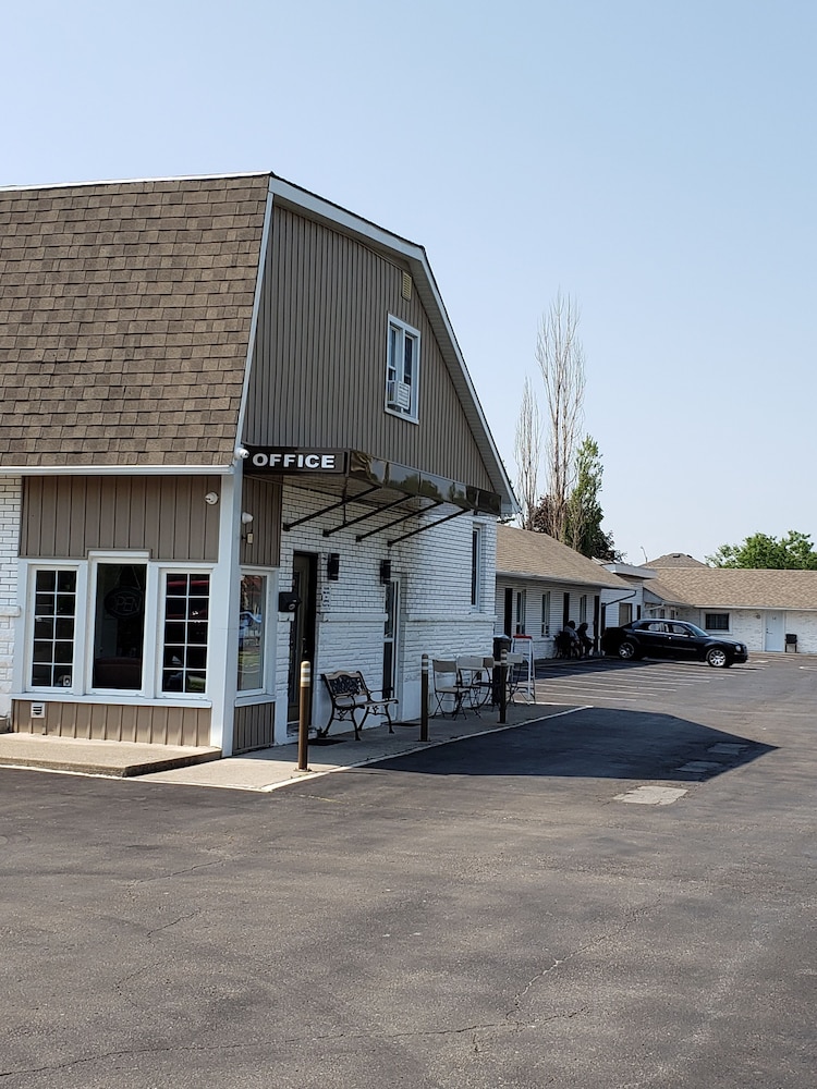 Falcon Inn 53/65