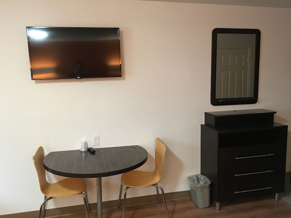 Motel6 Greenville, SC 8/60