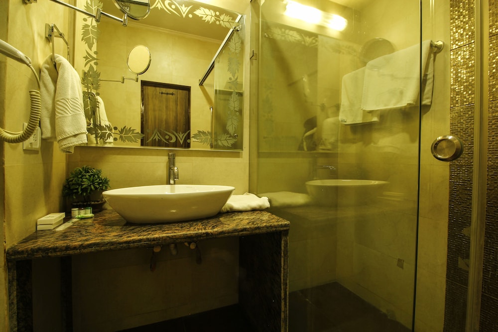 Welcome Hotel At Srinagar 44/50