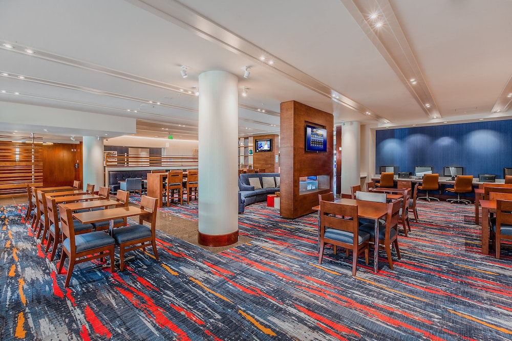 Holiday Inn Express and Suites Fishermans Wharf 45/59