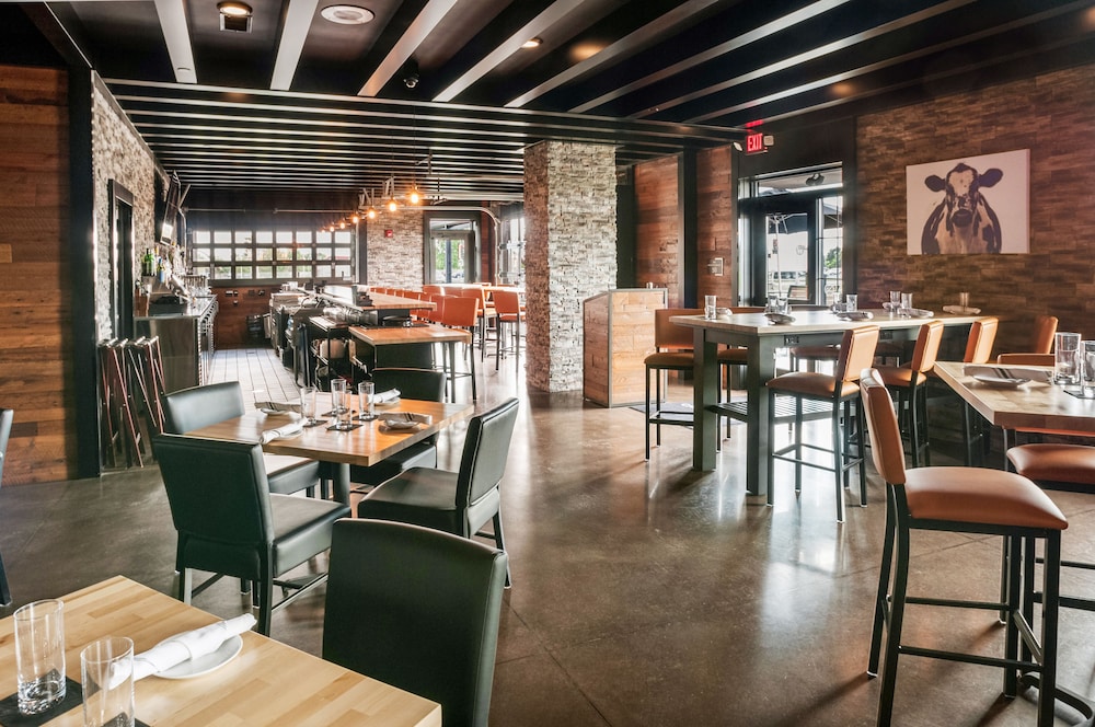 Cobblestone Hotel & Suites - Appleton International Airport 48/62