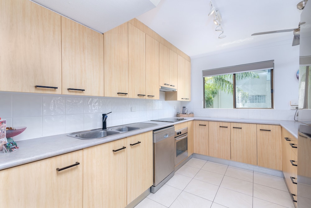 Tropical Reef Apartments Port Douglas 60/60