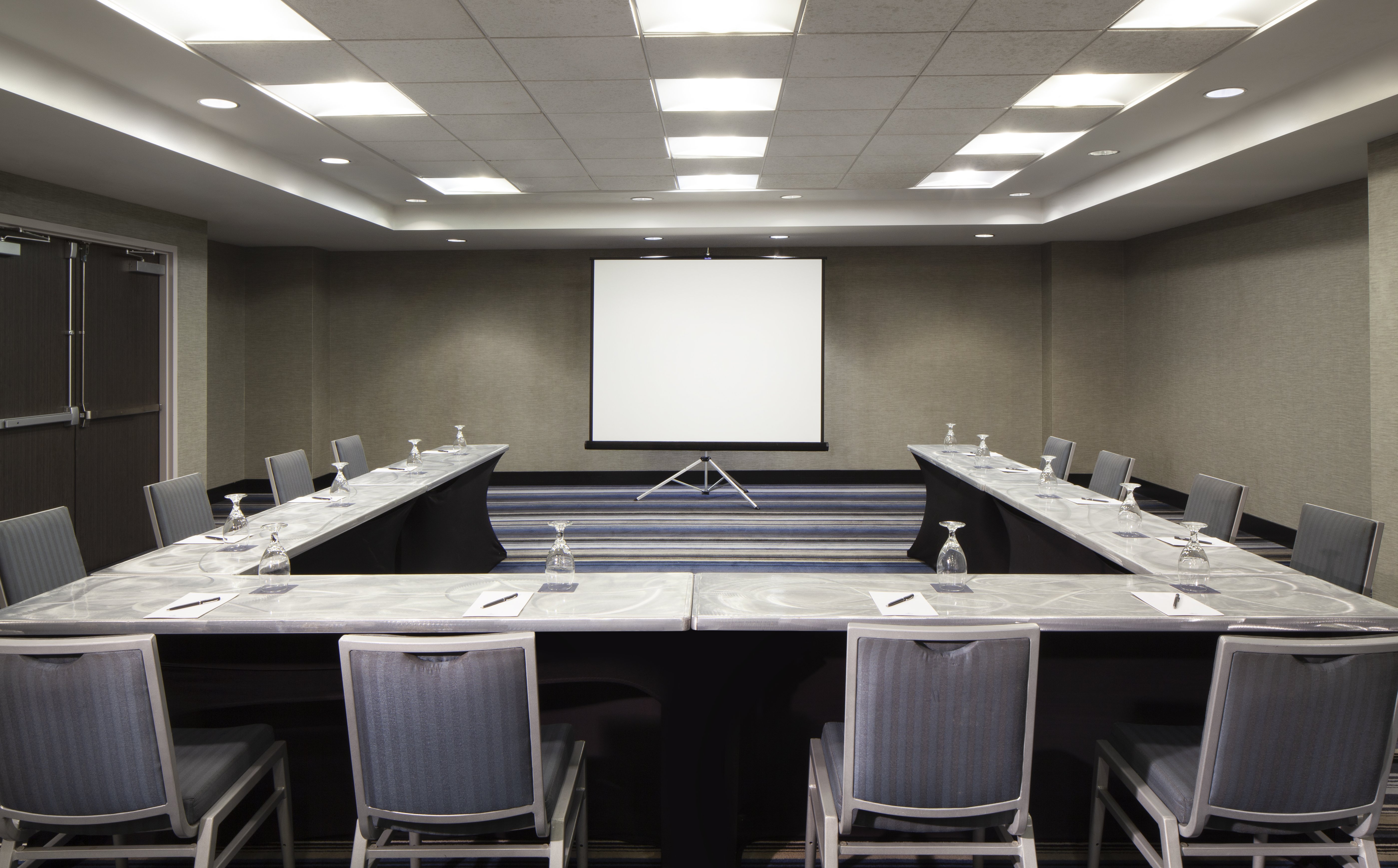 Compass Hotel Nassau Bay 37/65