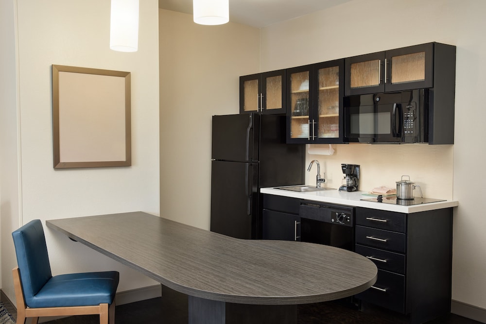 Candlewood Suites Charleston - Northwoods, an IHG Hotel 39/50
