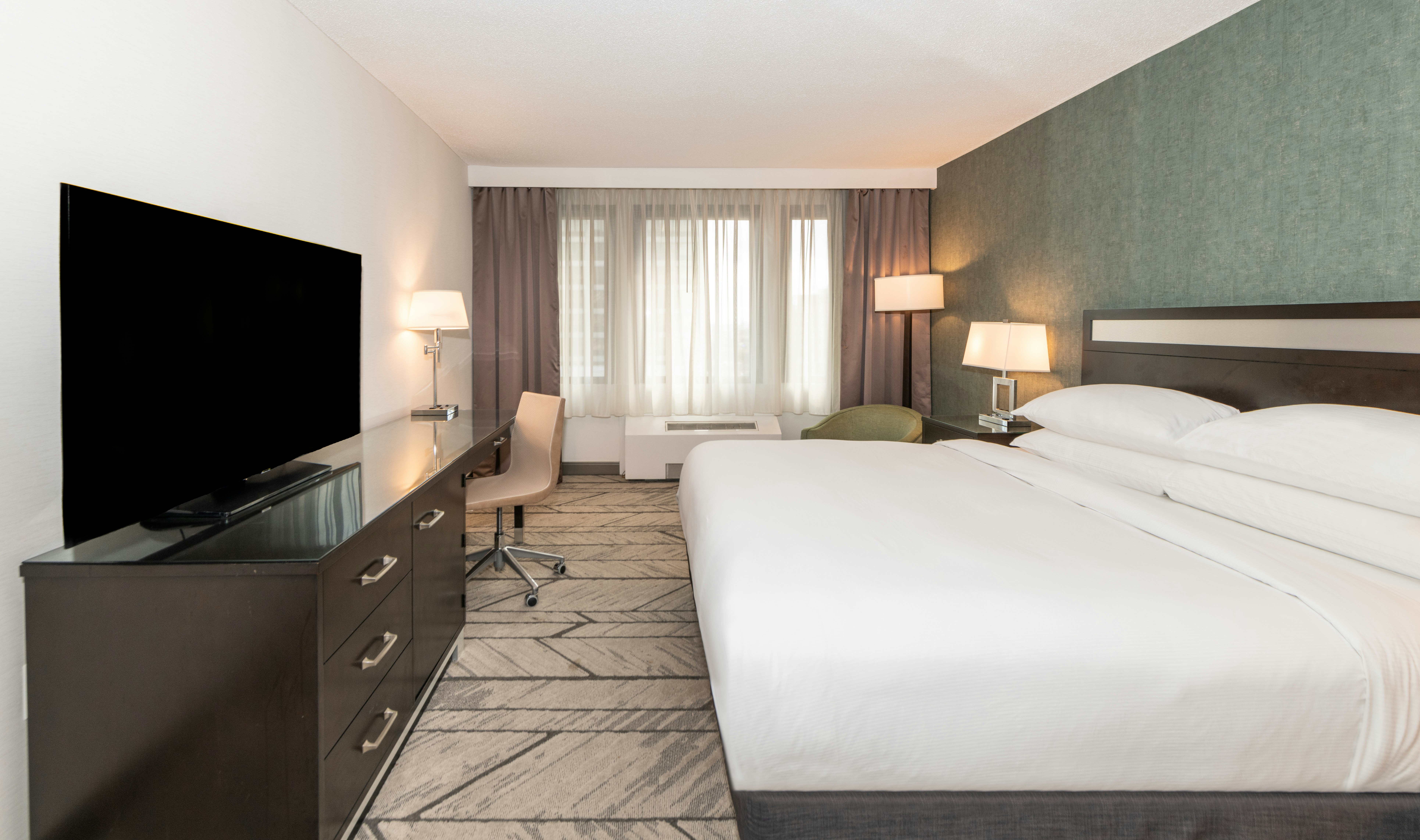 ROOM, KING BED, ACCESSIBLE