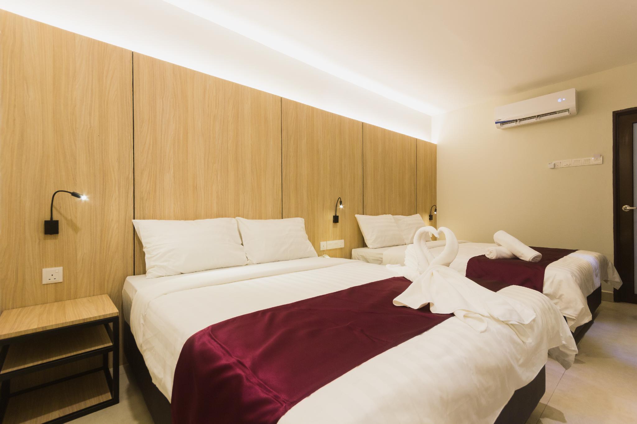 Super, Family, 2 Queen Beds, No Window