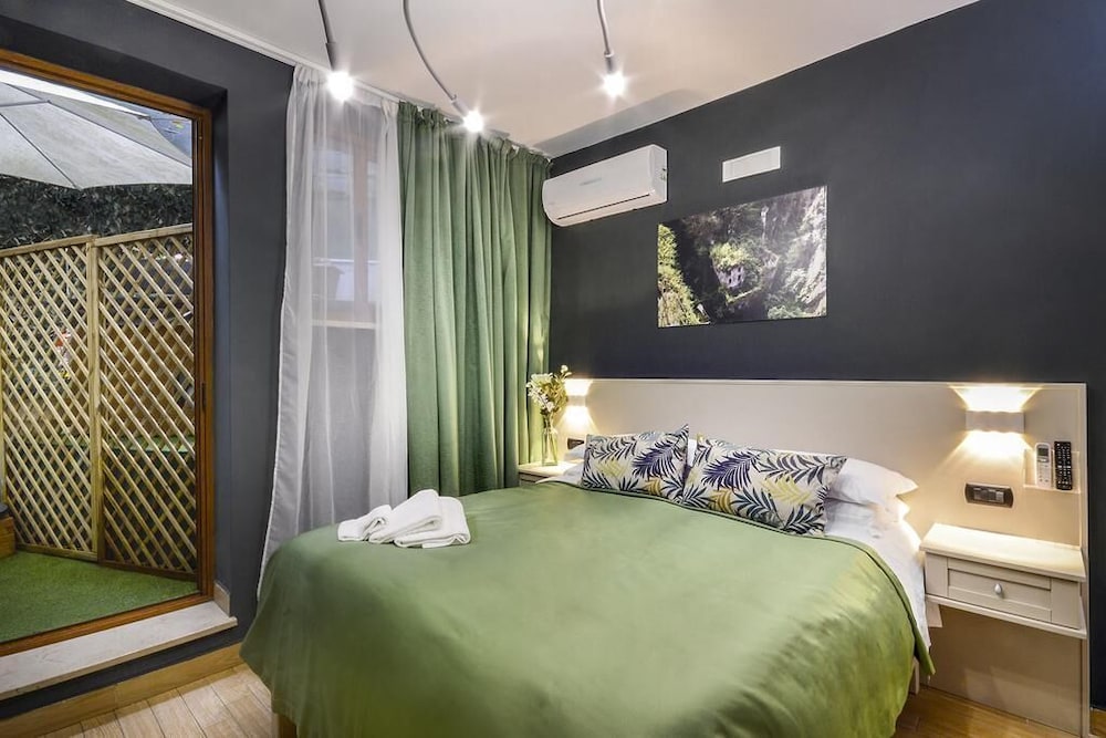 ROOM, TRIPLE