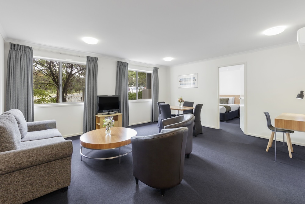Ramada Encore by Wyndham Belconnen Canberra 30/38