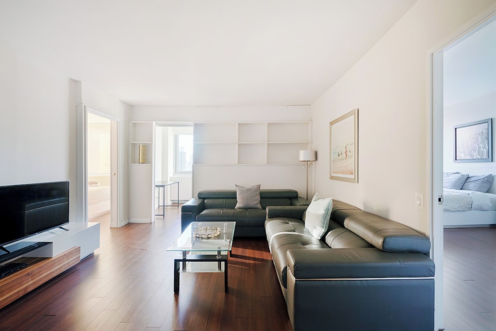 NYC Luxe Rentals 35/50