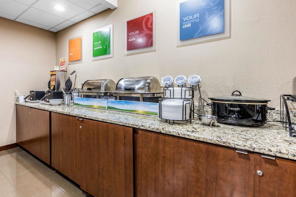 Comfort Inn And Suites Airport American Way 40/42