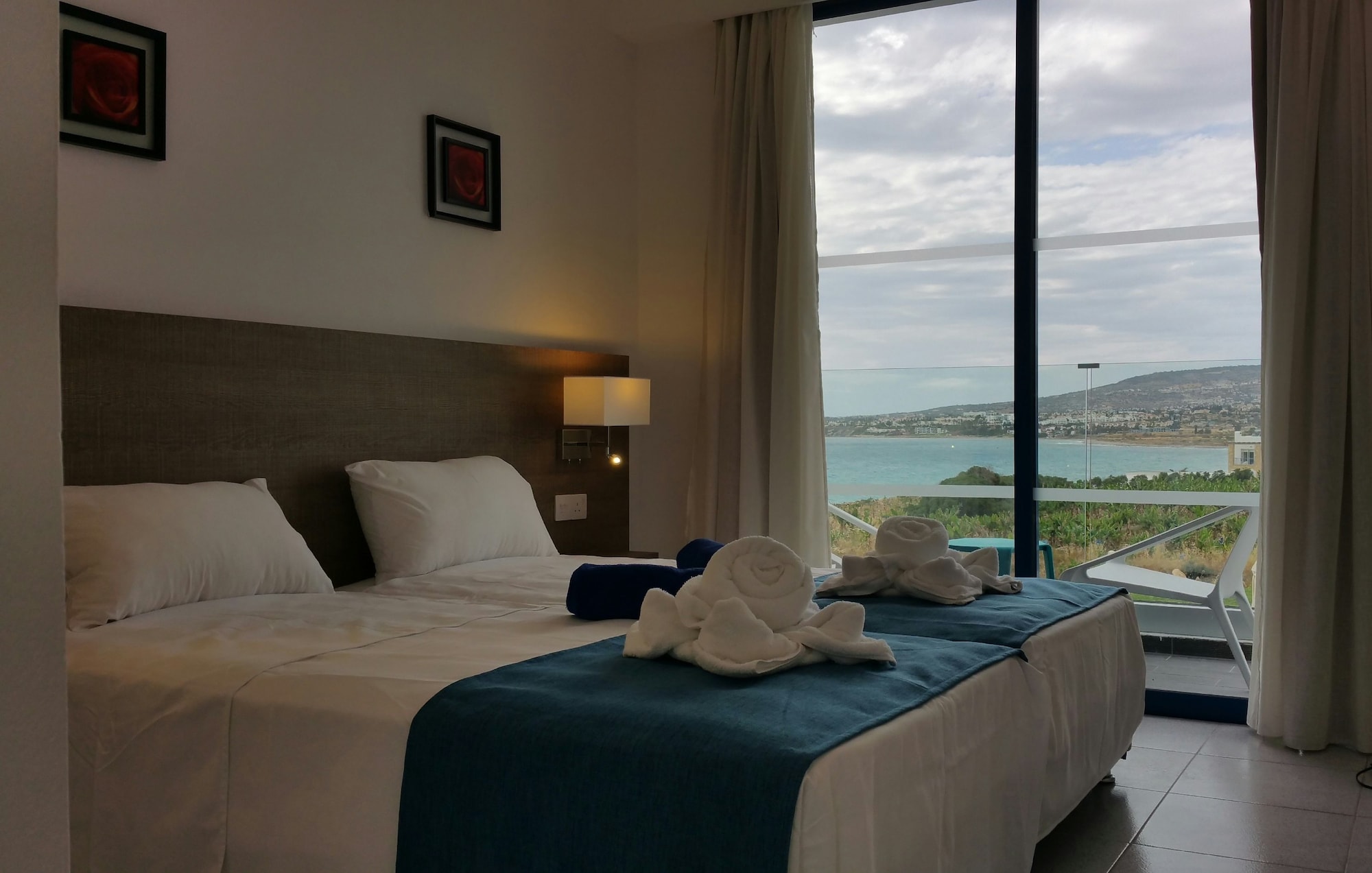 SUITE ONE BEDROOM POOL AND SEA VIEW
