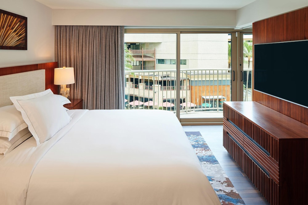 1 BEDROOM, PREMIER, SUITE, KING BED, SOFA, ACCESSIBLE