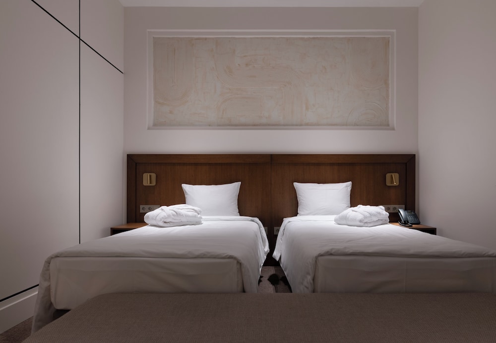 غرفة بريميوم بسريرين منفصلين، Grand Hotel Tien Shan 2/4