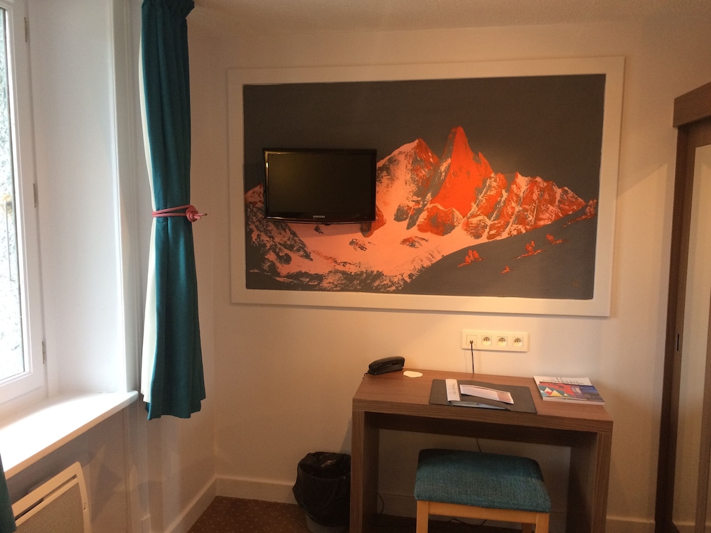 Les Lanchers Hotel Restaurant 9/50