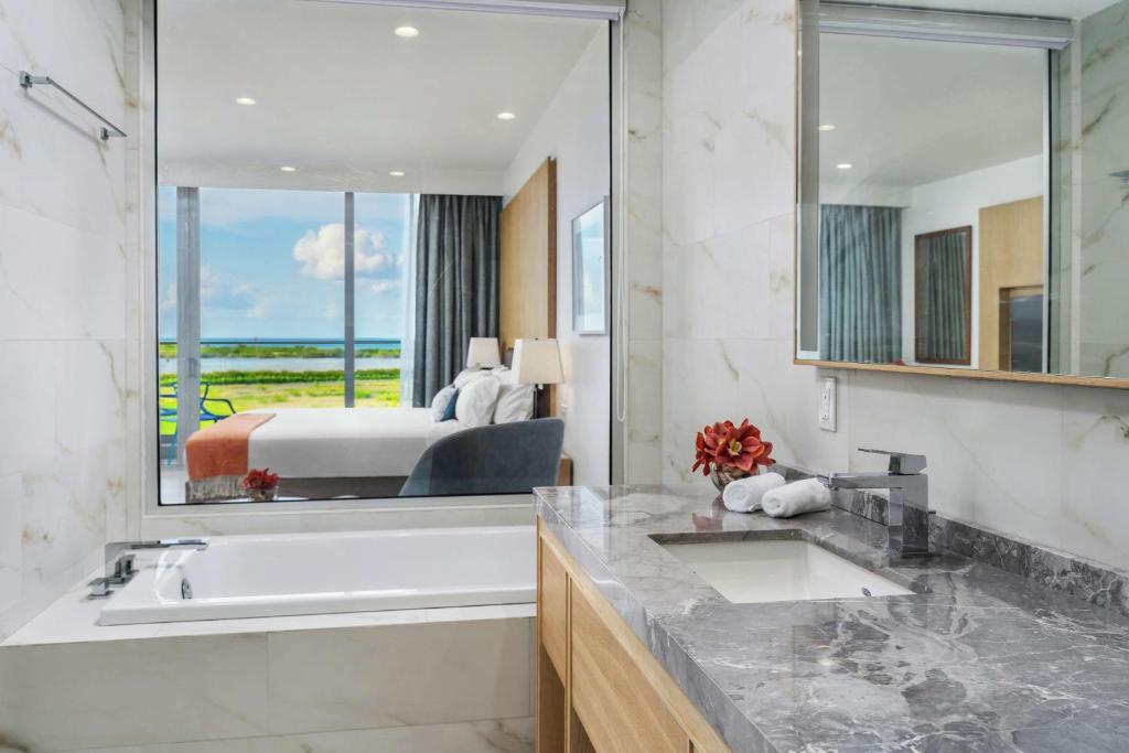 1 Bedroom, Ocean Front
