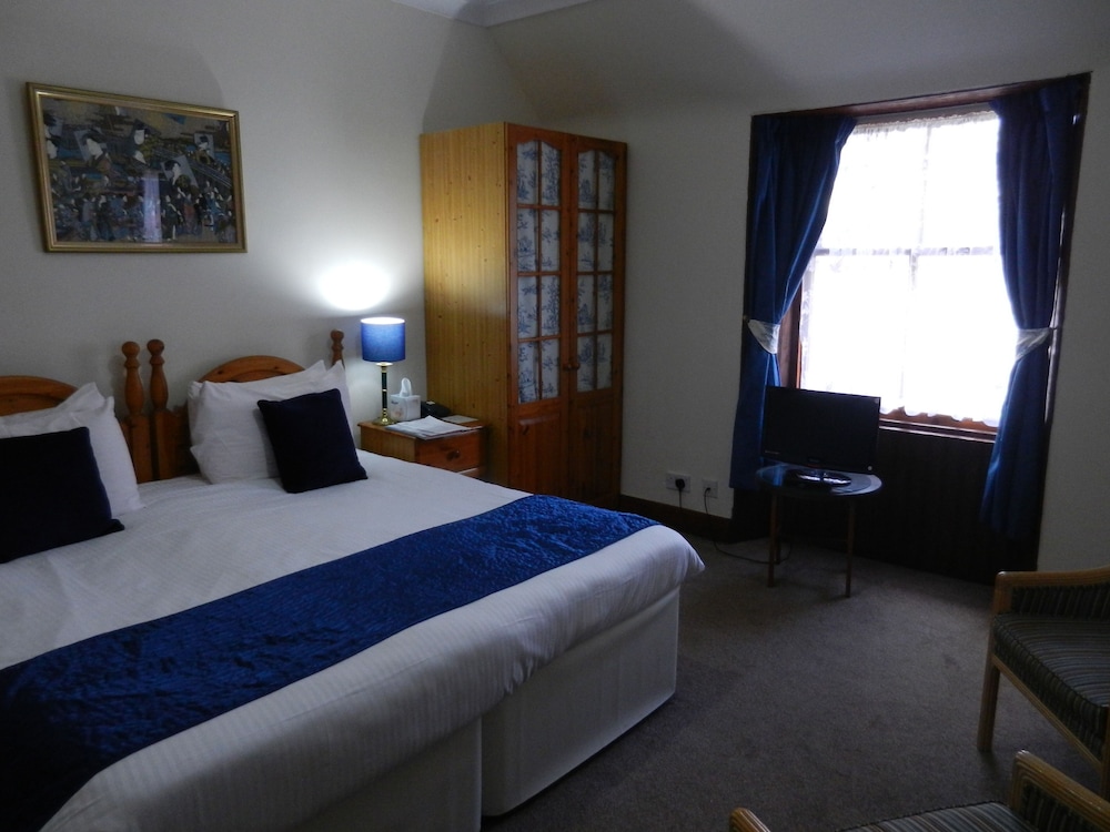 Mansfield Castle Hotel 6/50
