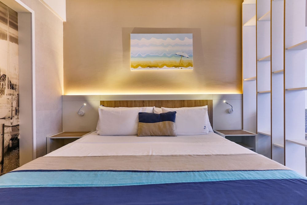 Carine Hotel Delfin 7/40