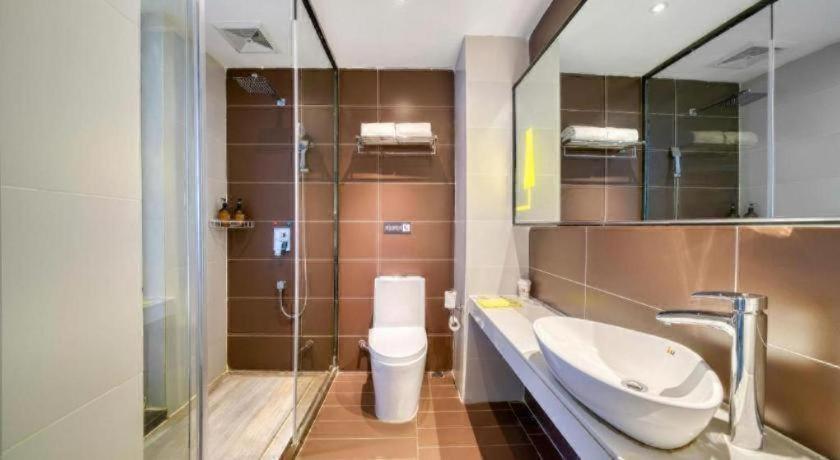 IU Hotel (Suzhou Dushu Lake Moon Bay Metro Station) 50/54