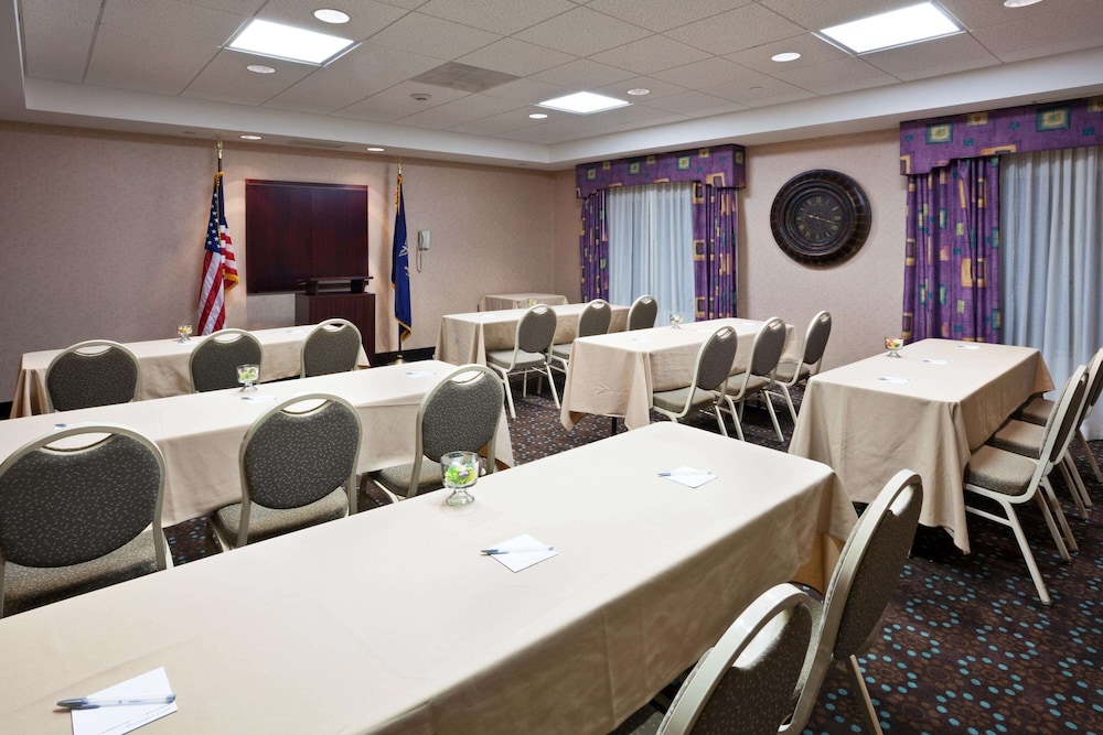 Hampton Inn Clifton Park 46/56