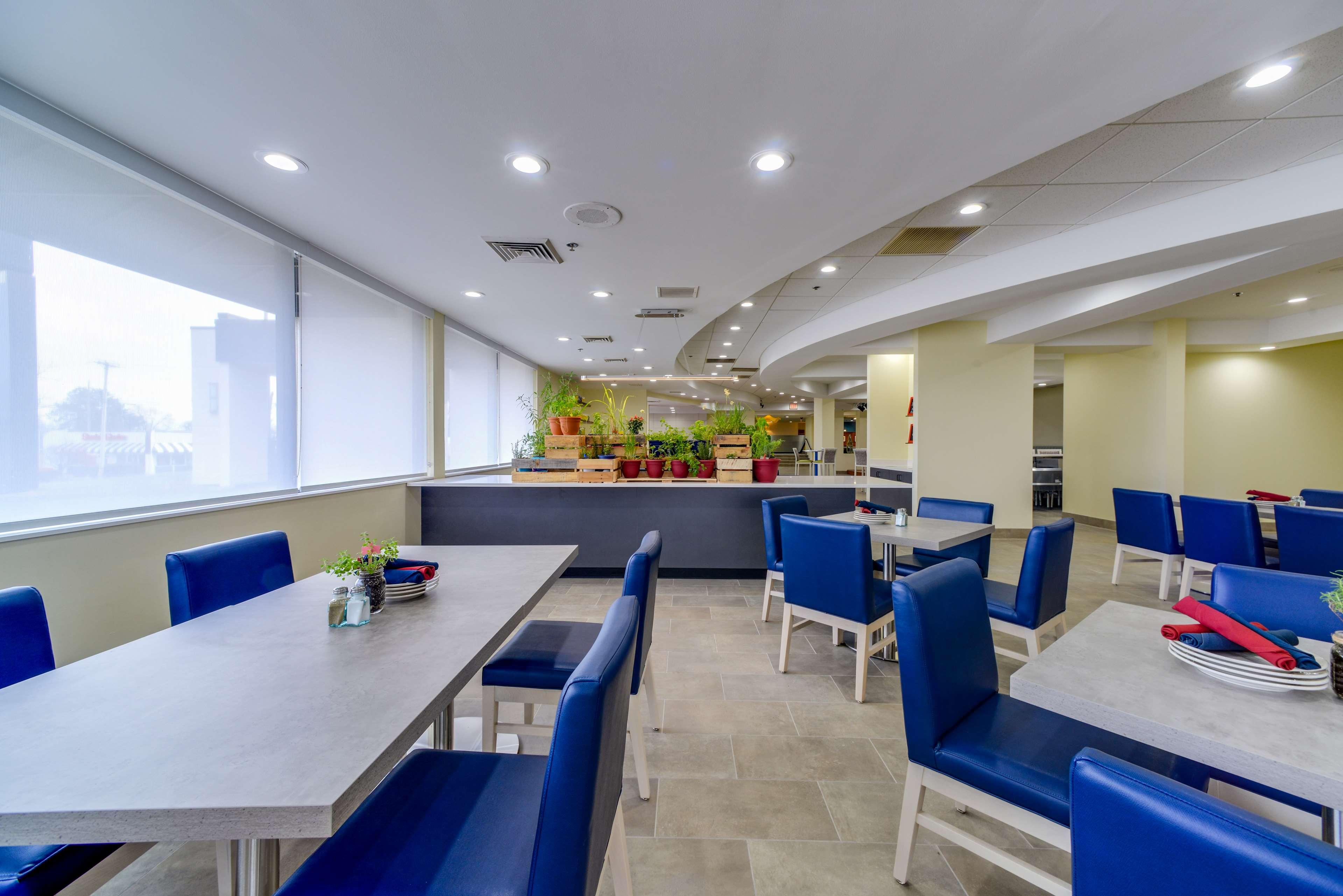 St. Louis Airport Hotel 33/44