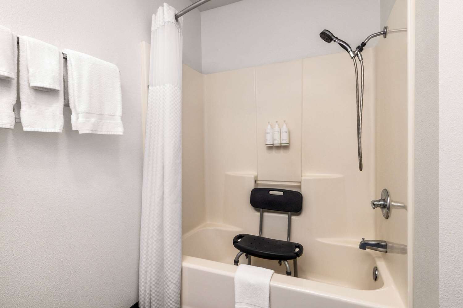 Travelodge By Wyndham Depoe Bay 50/50
