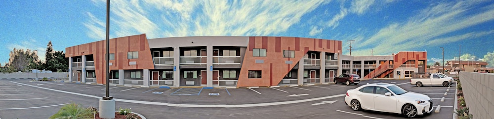 EPIC Hotel Pico Rivera 1/41
