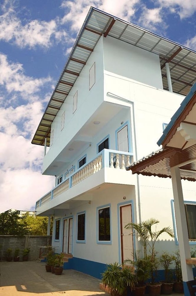 Pama Resort 1/27
