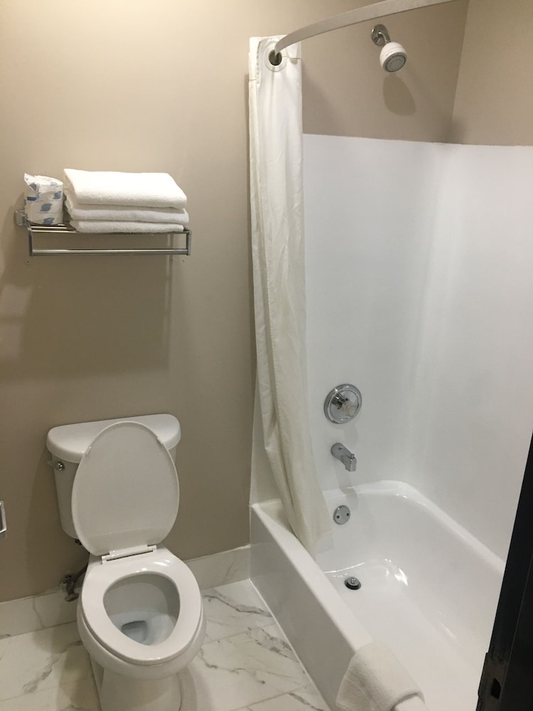 Baymont by Wyndham Adairsville 14/41