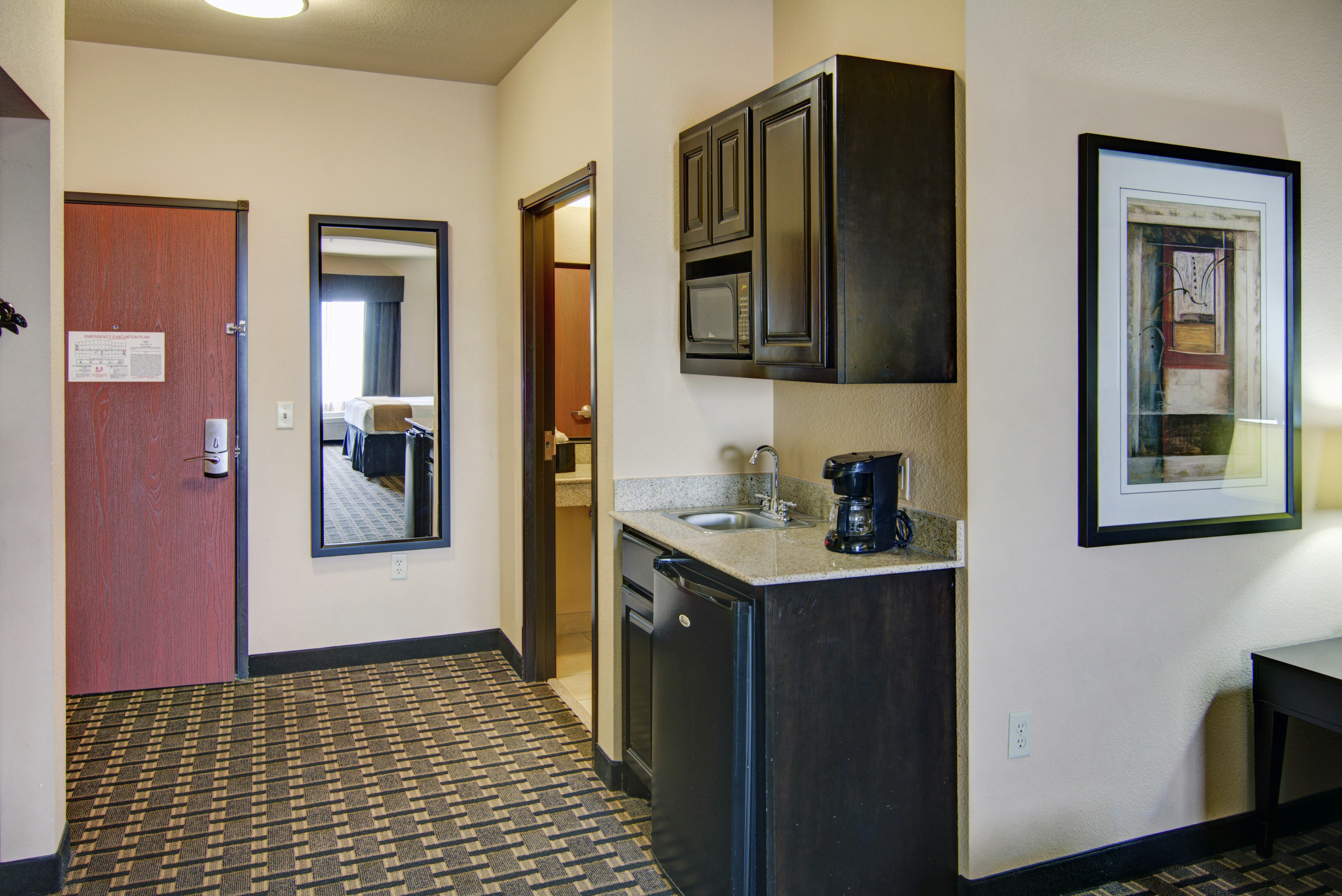 Holiday Inn Express Hotel and Suites Paris 12/30