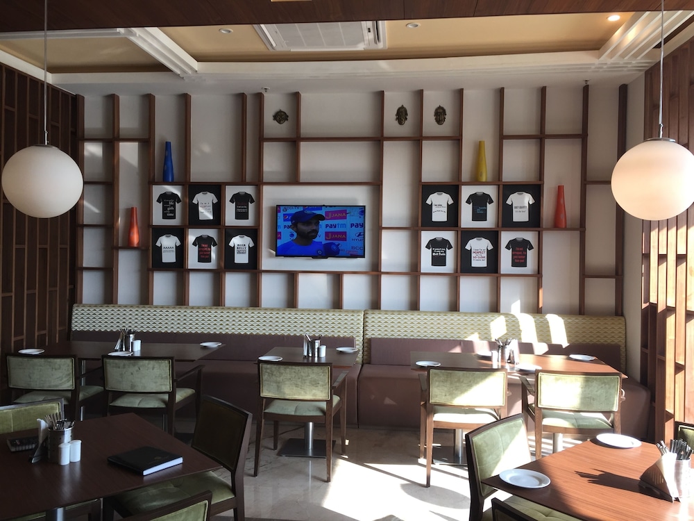 LEMON TREE HOTEL, SECTOR 60, GURUGRAM 56/65