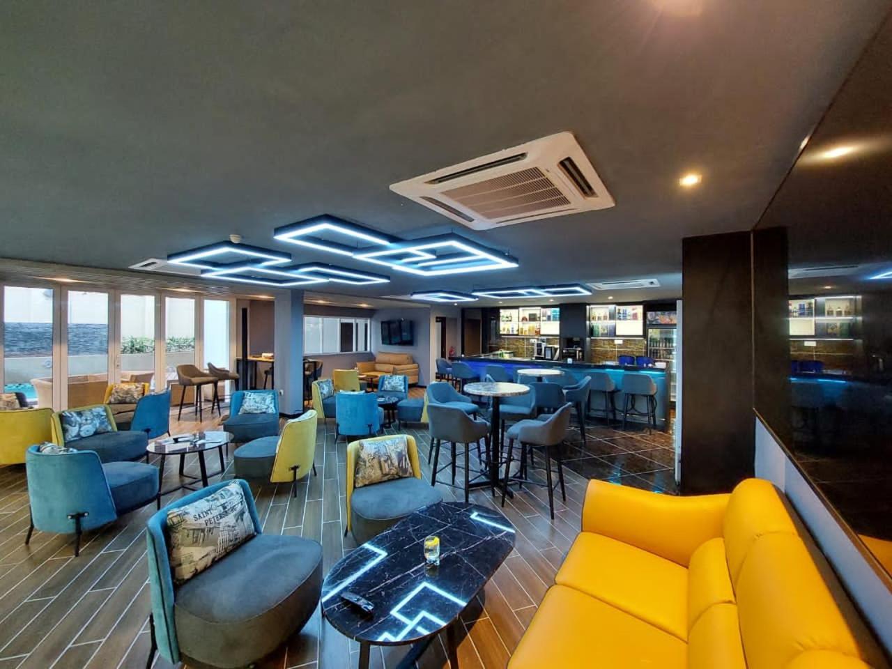 CHRISTEE SUITES 27/37