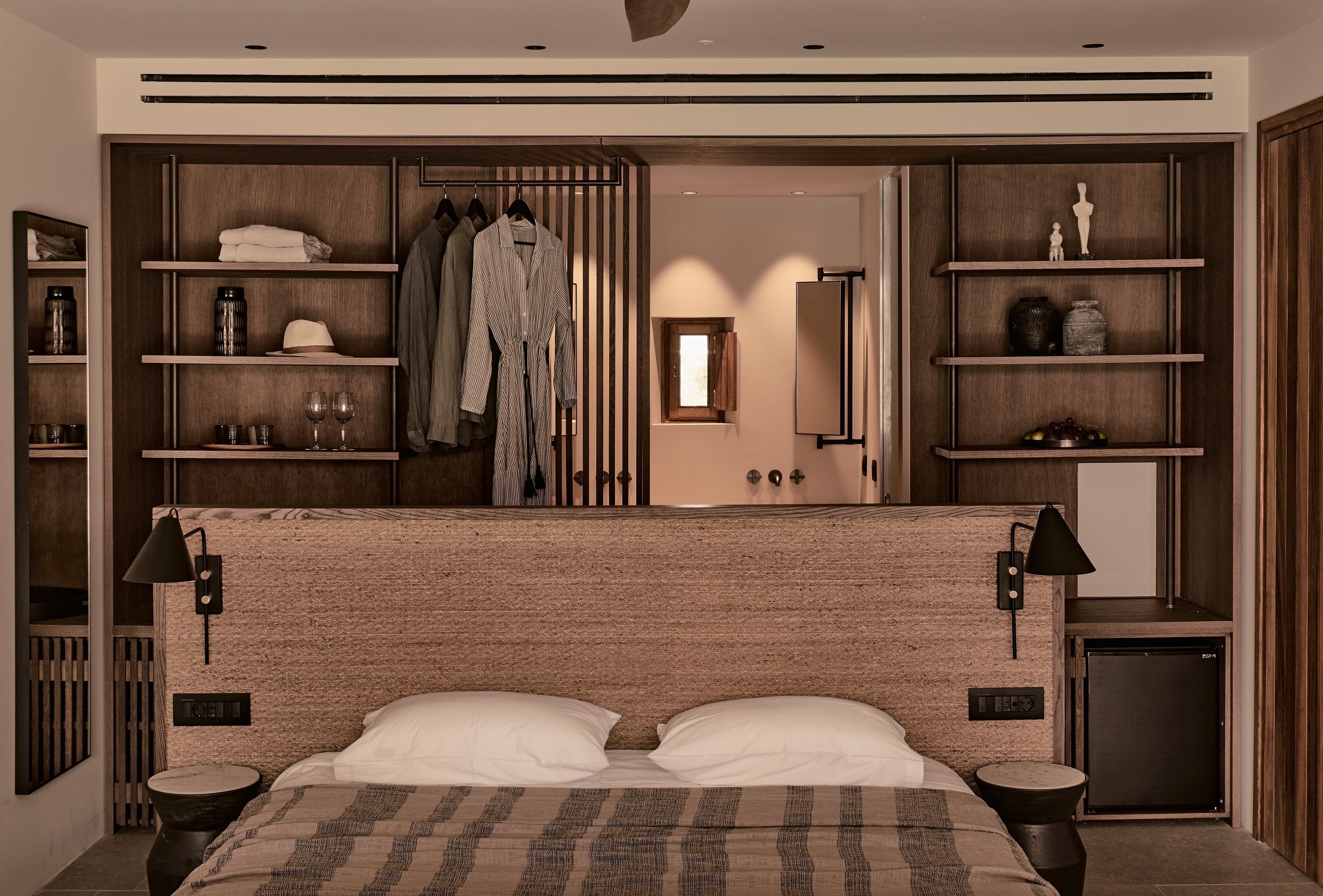 Theros All Suite Hotel 83/84