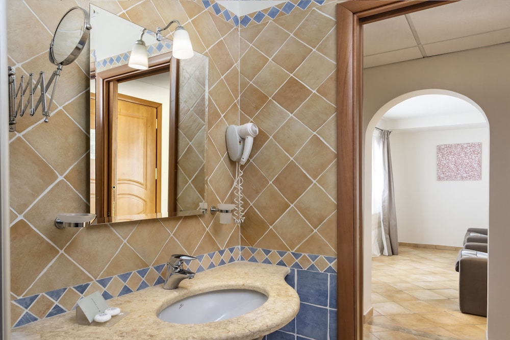 Blu Hotel Morisco Village 78/80