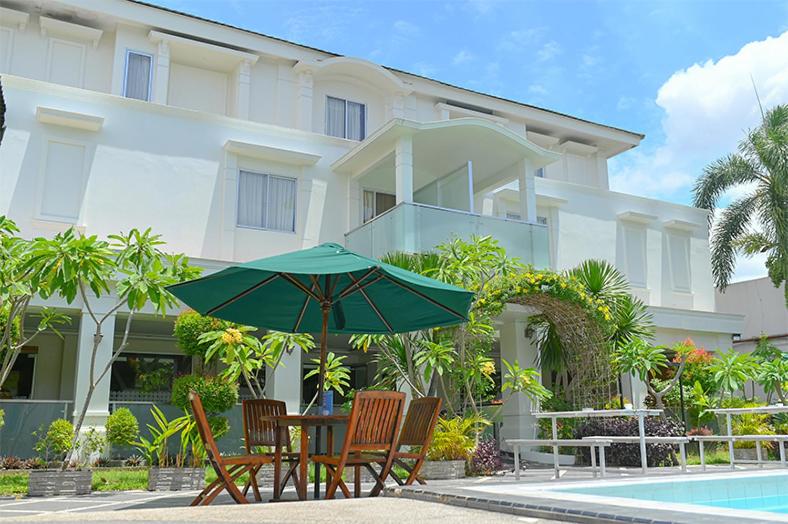 Kawana Hotel (Formerly The Aliga Padang) 4/42
