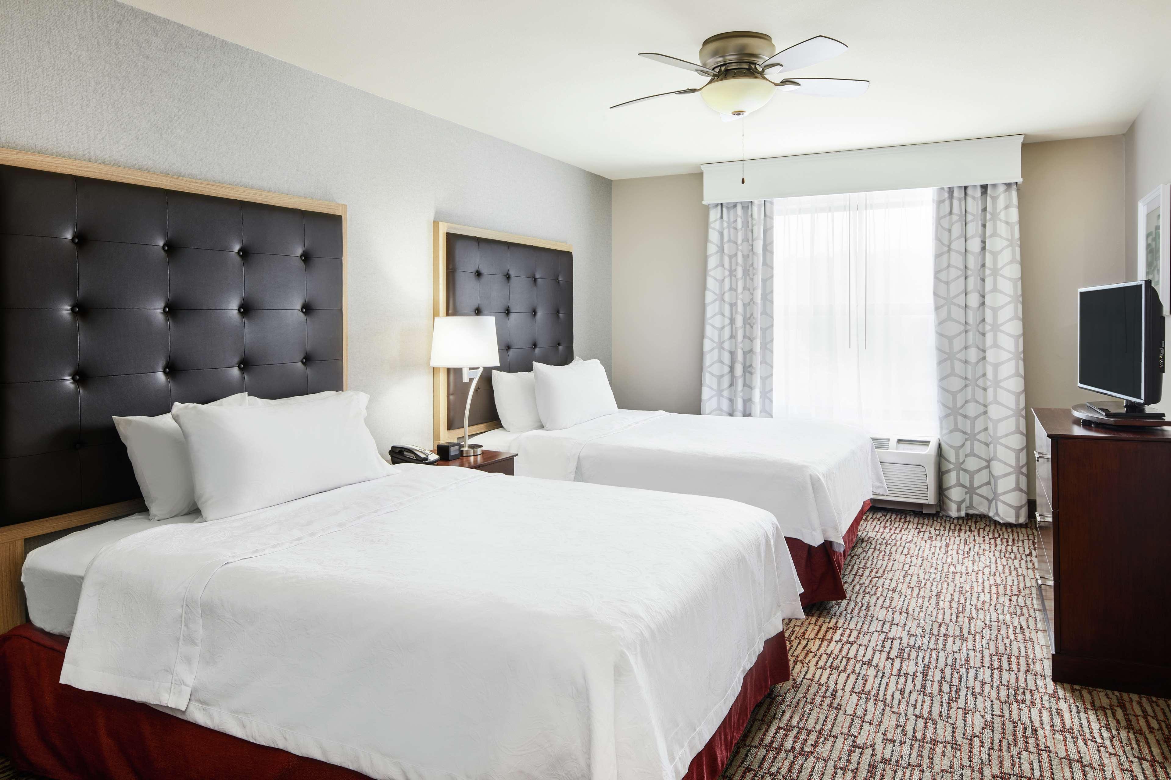 2 Bedrooms, Suite, King Bed, 2 Queen Beds, 2 Bathrooms