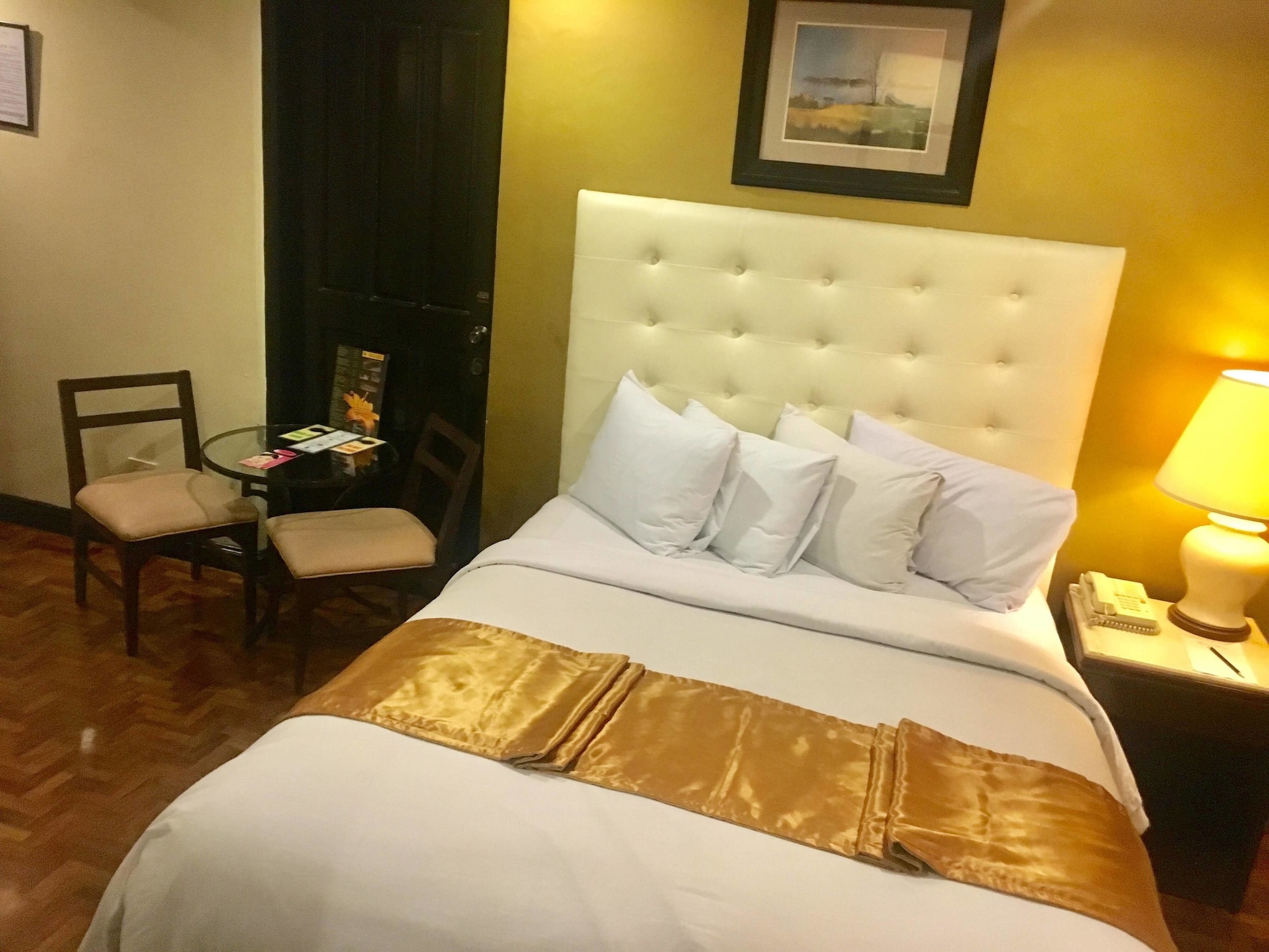 STANDARD, QUEEN BED