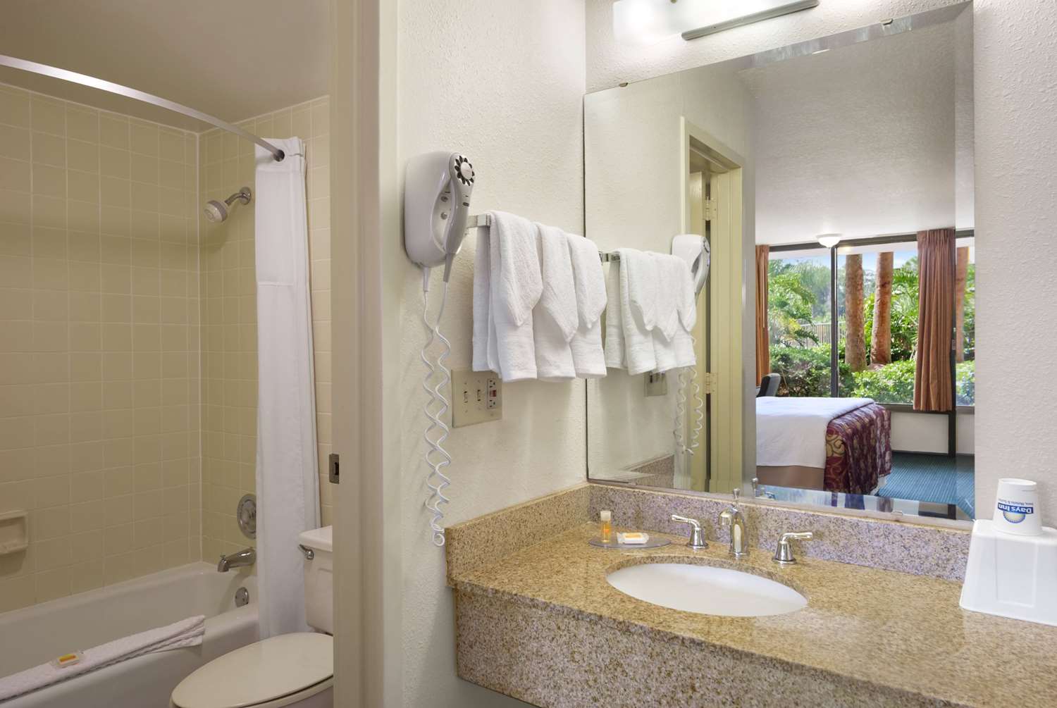Days Inn by Wyndham Orlando Conv. Center/International Dr 42/43
