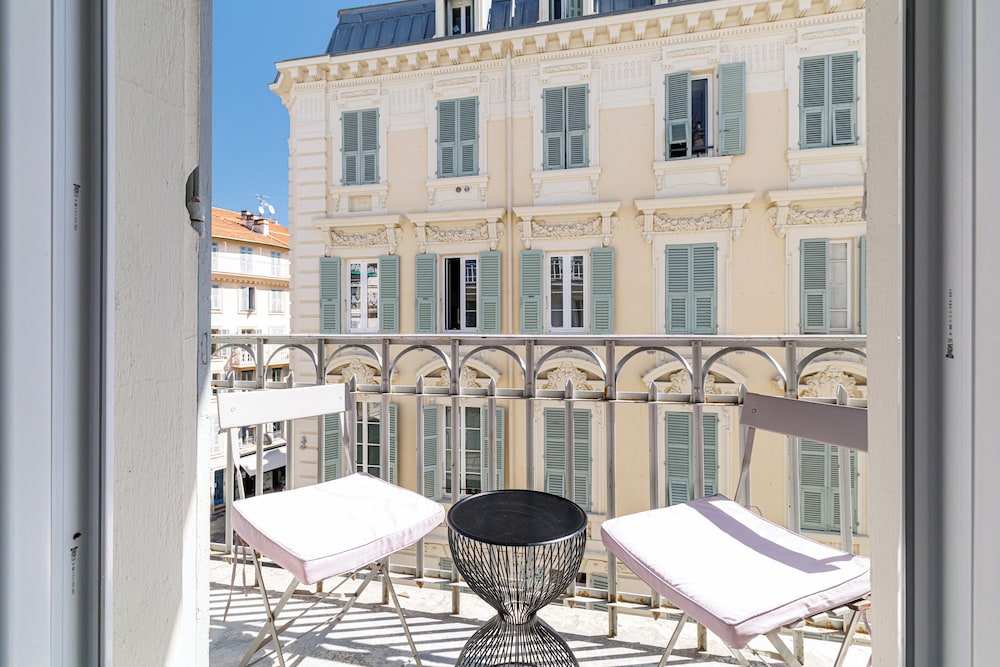 Le Dortoir Multi Storey Luxury Suites 2/50